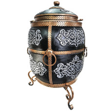 Piec Tandoor 5w1 "Tugarin exclusive". Odpowiedni dla grup: do 40 osób.Pojemność: 250 kg. Pojemność: 250 dm3 (250 litrów). Piec Tandoor 5w1 "Tugarin exclusive". Odpowiedni dla grup: do 40 osób.Pojemność: 250 kg. Pojemność: 250 dm3 (250 litrów).